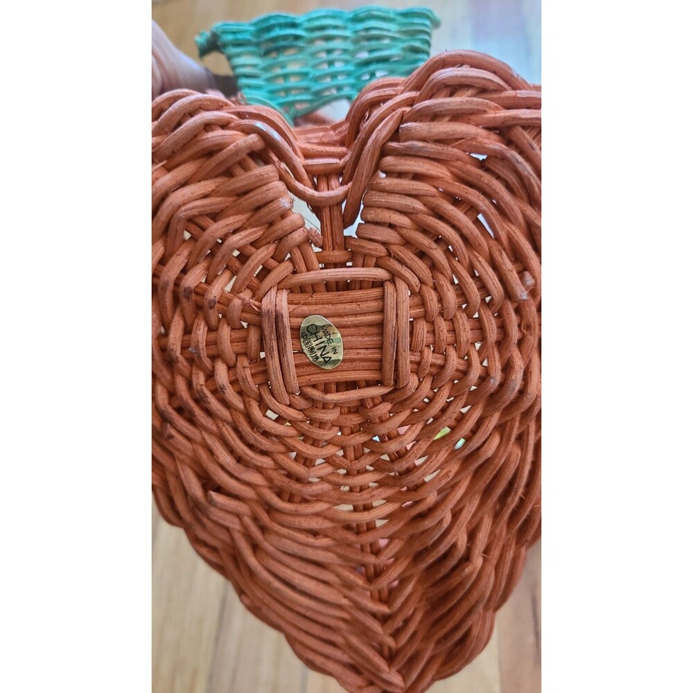 Wicker Carrot BASKET* Carrot Shape ORANGE GREEN *Vtg* MCM* Rare* Cute! - Picture 8 of 14